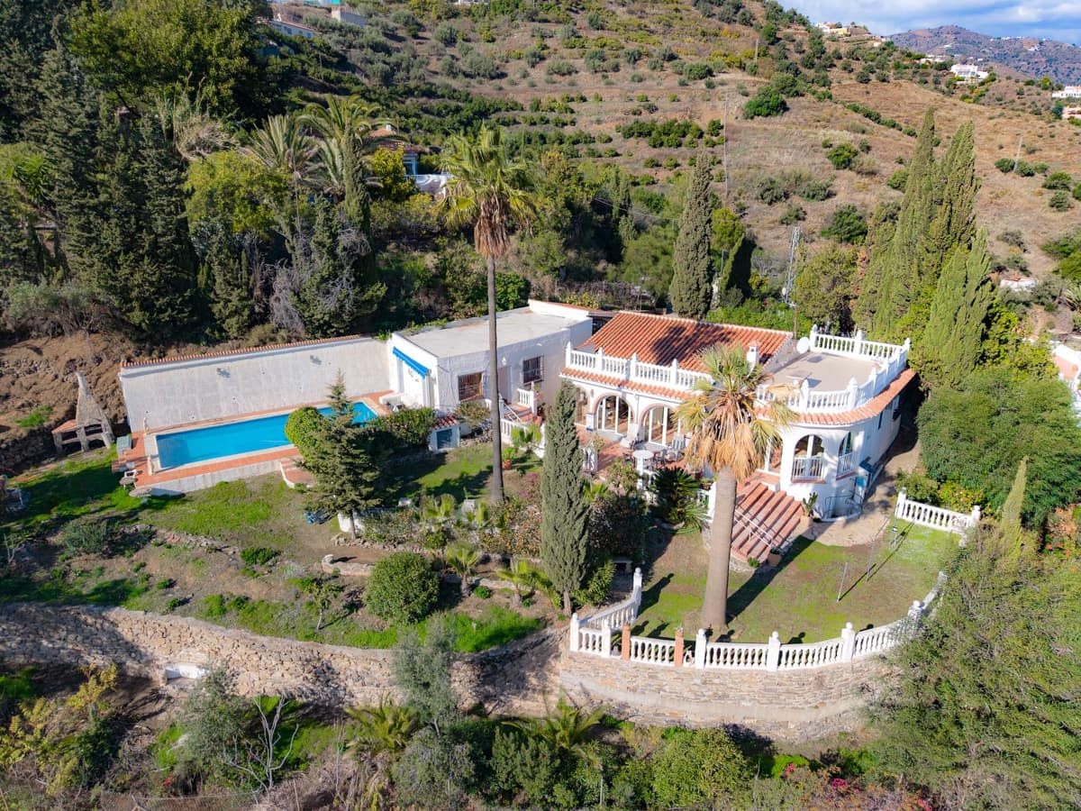 3 soveværelse Villa til salg i Torrox med swimmingpool - € 525.000 (Ref: 9242793)