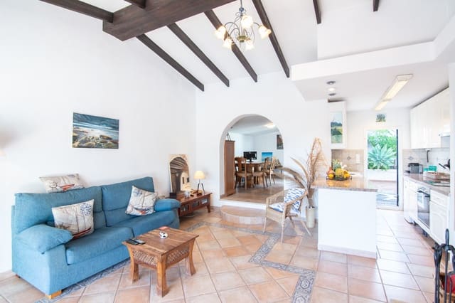 3 sovrum Villa till salu i Almuñécar med pool - 749 000 € (Ref: 9348938)