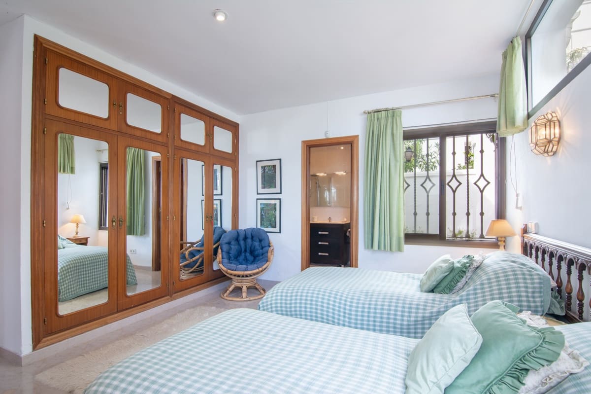 2 sypialnia Willa na sprzedaż w Nerja z basenem garażem - 849 000 € (Ref: 9385071)