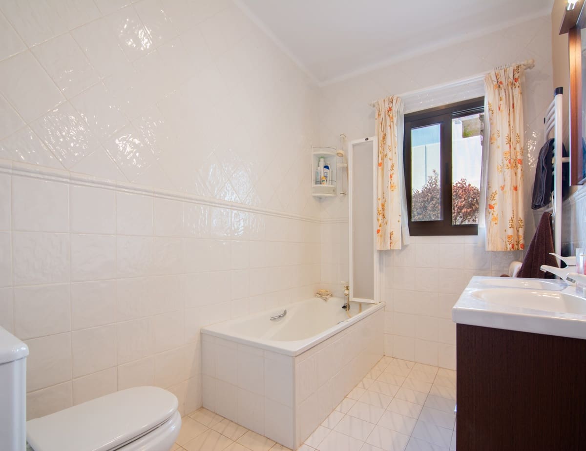 2 sypialnia Willa na sprzedaż w Nerja z basenem garażem - 849 000 € (Ref: 9385071)