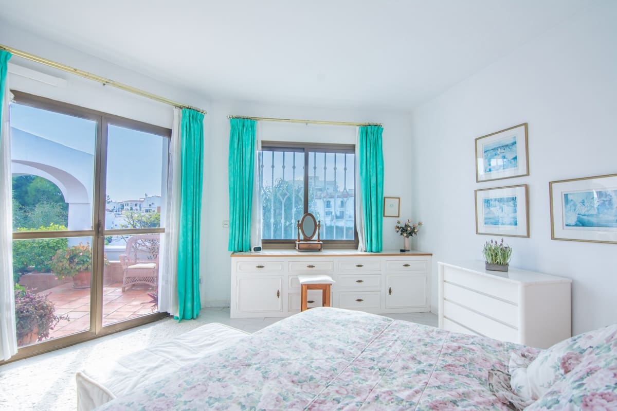 2 sypialnia Willa na sprzedaż w Nerja z basenem garażem - 849 000 € (Ref: 9385071)