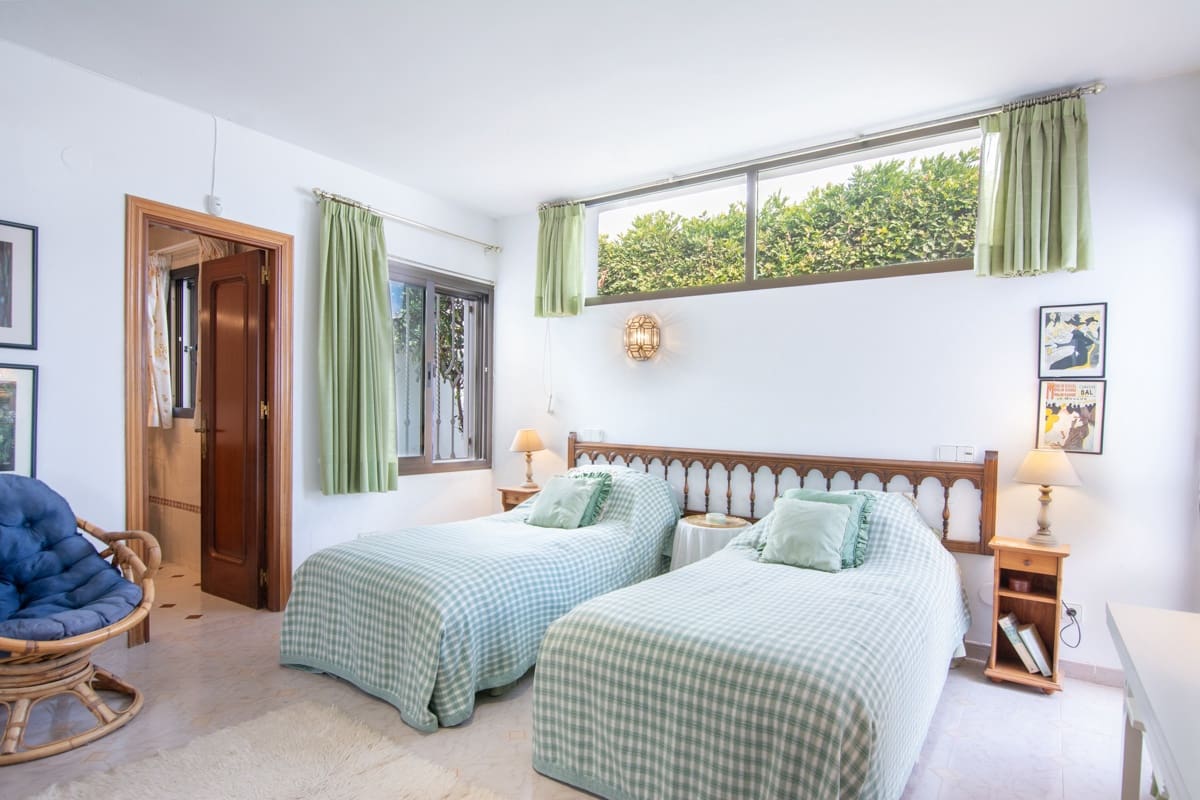 2 sypialnia Willa na sprzedaż w Nerja z basenem garażem - 849 000 € (Ref: 9385071)