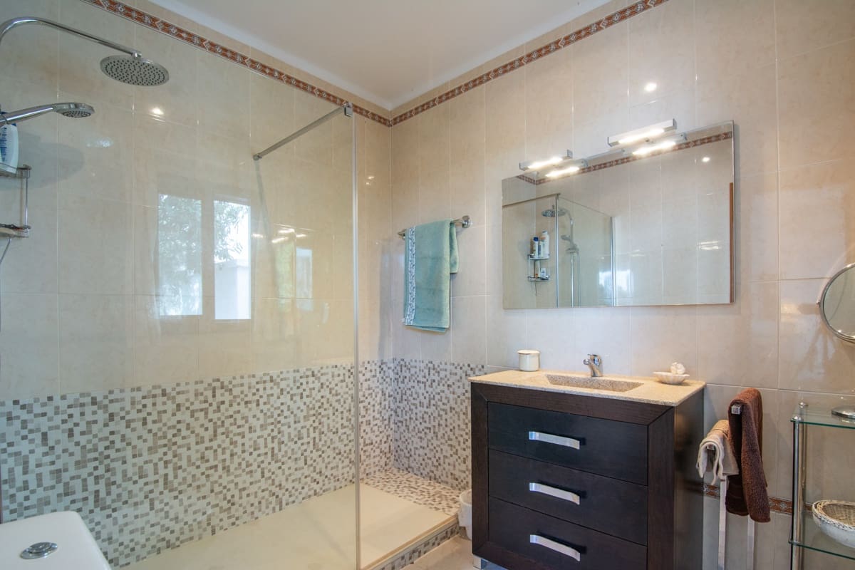 2 sypialnia Willa na sprzedaż w Nerja z basenem garażem - 849 000 € (Ref: 9385071)