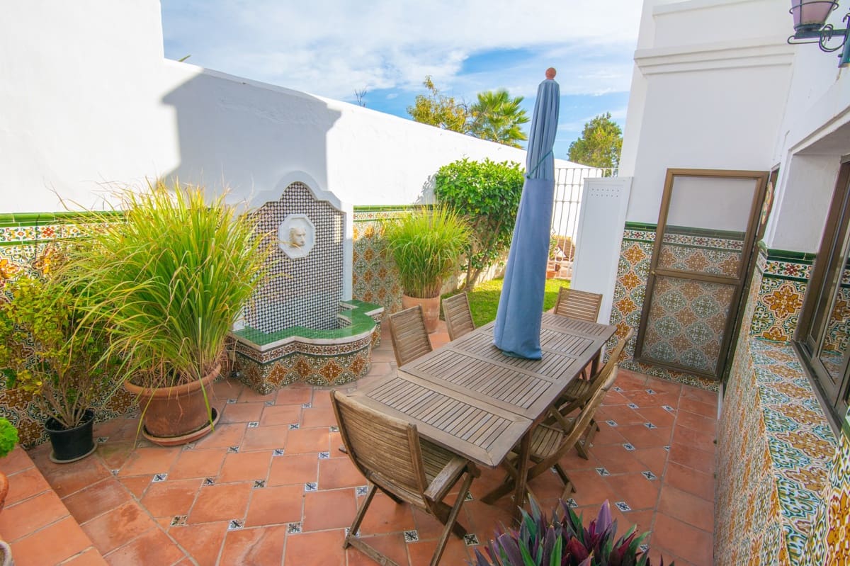 2 sypialnia Willa na sprzedaż w Nerja z basenem garażem - 849 000 € (Ref: 9385071)