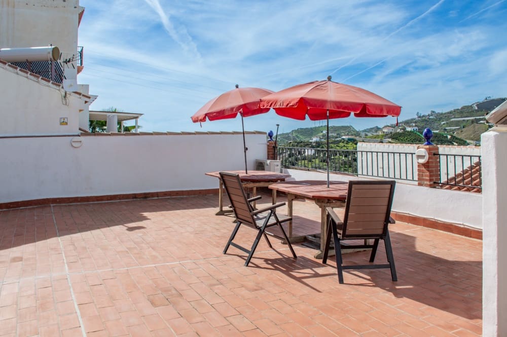 6 bedroom Townhouse for sale in Torrox - € 299,000 (Ref: 9618873)