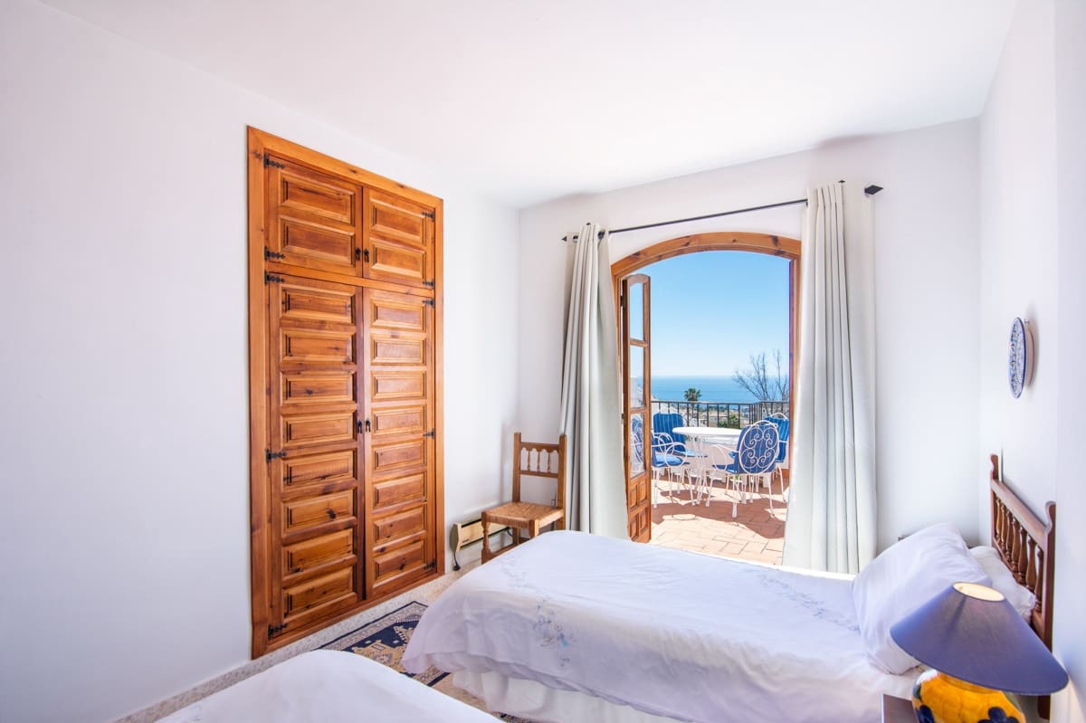 2 soveværelse Lejlighed til salg i Nerja med swimmingpool - € 295.000 (Ref: 9669873)