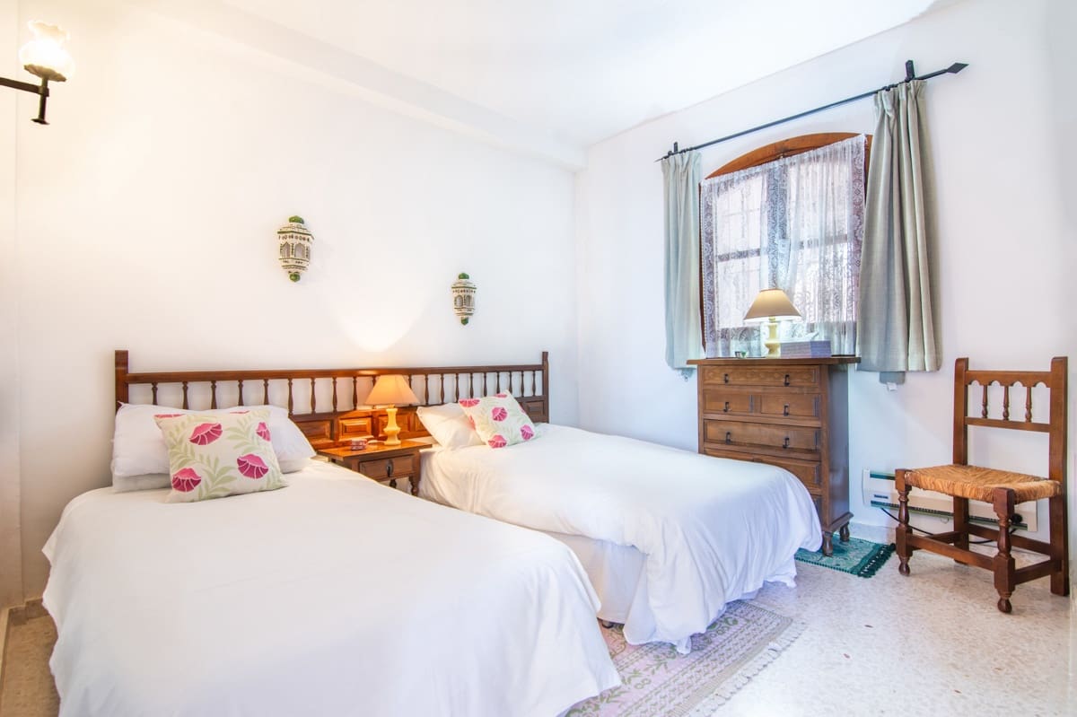 2 soveværelse Lejlighed til salg i Nerja med swimmingpool - € 295.000 (Ref: 9669873)