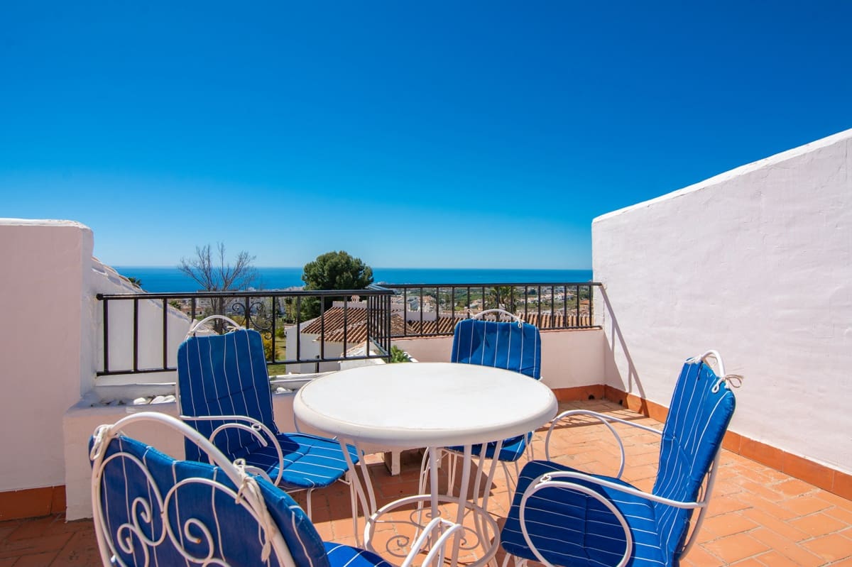 2 soveværelse Lejlighed til salg i Nerja med swimmingpool - € 295.000 (Ref: 9669873)