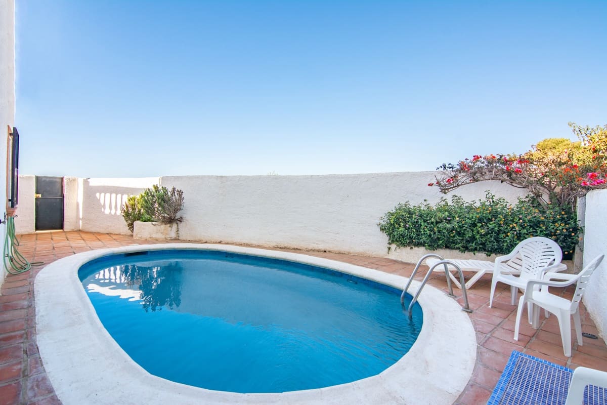 7 soverom Villa til salgs i Nerja med svømmebasseng - € 699 000 (Ref: 9780221)