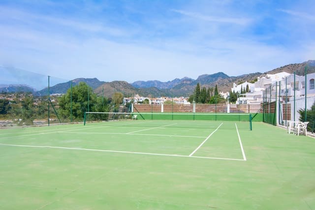 2 soveværelse Lejlighed til salg i Nerja med swimmingpool - € 299.000 (Ref: 9790766)