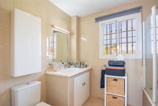 3 chambre Villa/Maison à vendre à Burriana, Nerja avec piscine garage - 799 000 € (Ref: 9790767)