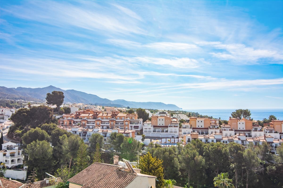 3 sypialnia Willa na sprzedaż w Nerja z basenem garażem - 799 000 € (Ref: 9790767)