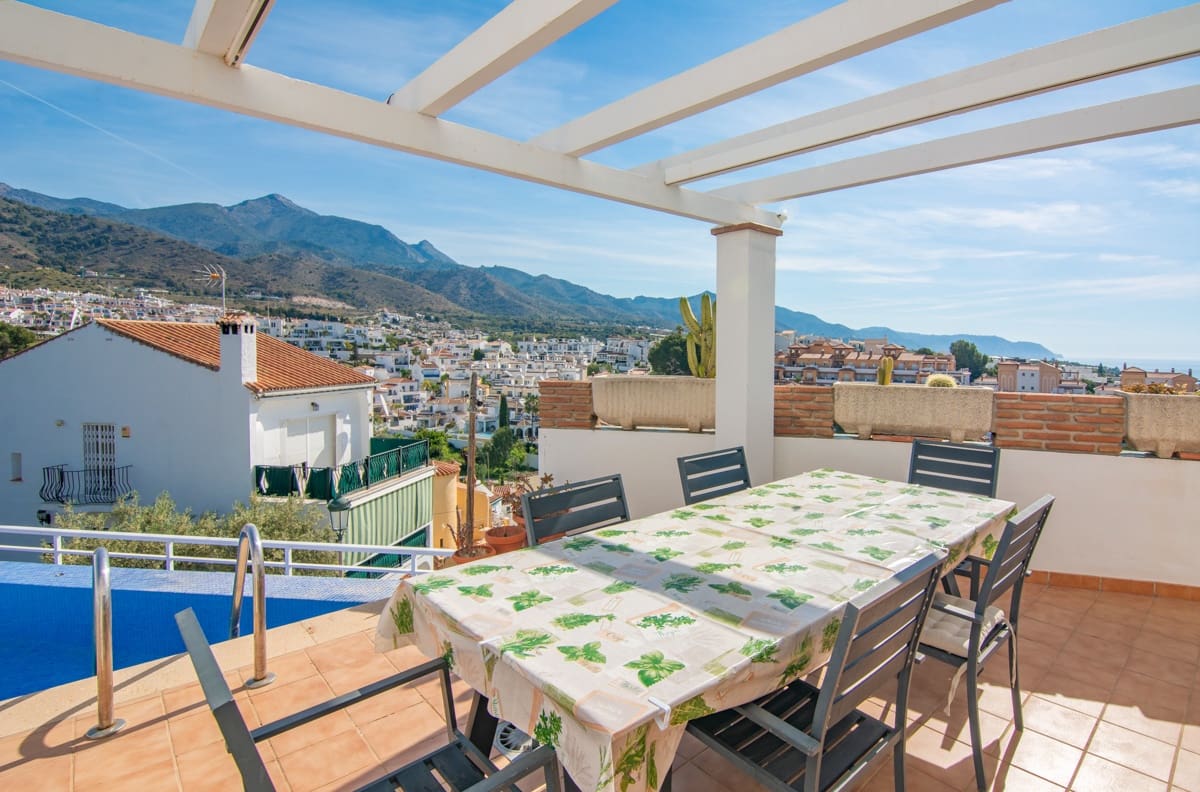 3 sypialnia Willa na sprzedaż w Nerja z basenem garażem - 799 000 € (Ref: 9790767)