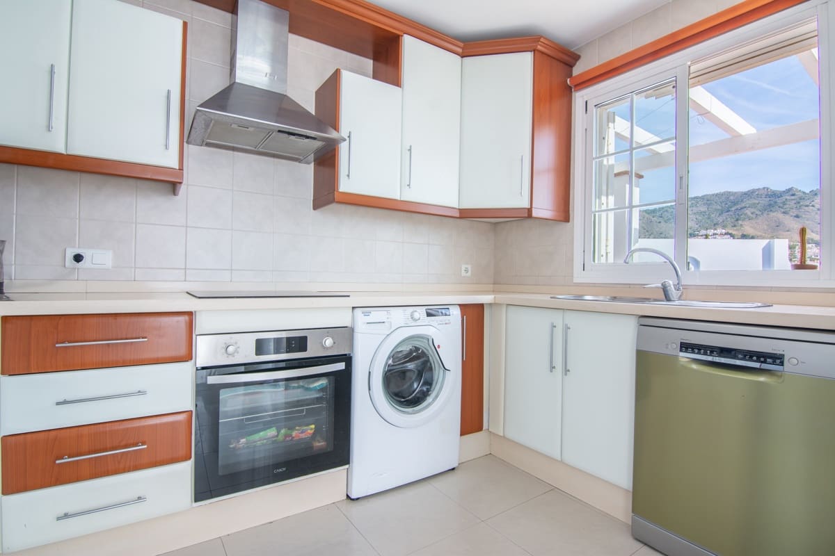 3 sypialnia Willa na sprzedaż w Nerja z basenem garażem - 799 000 € (Ref: 9790767)