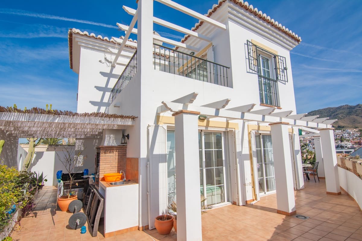 3 sypialnia Willa na sprzedaż w Nerja z basenem garażem - 799 000 € (Ref: 9790767)