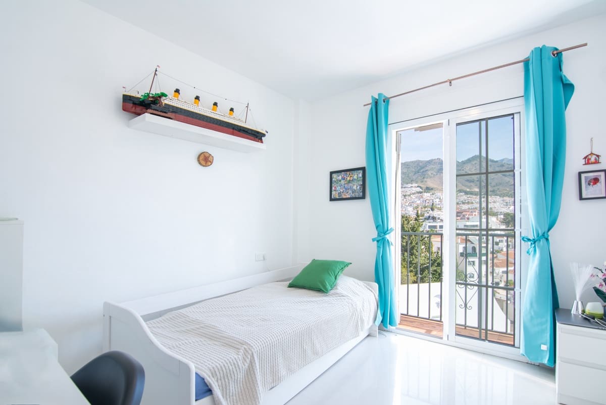 3 sypialnia Willa na sprzedaż w Nerja z basenem garażem - 799 000 € (Ref: 9790767)