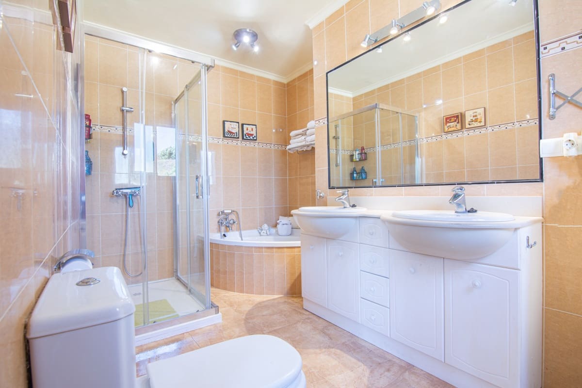 4 Zimmer Villa zu verkaufen in Nerja mit Pool - 1.750.000 € (Ref: 9807766)