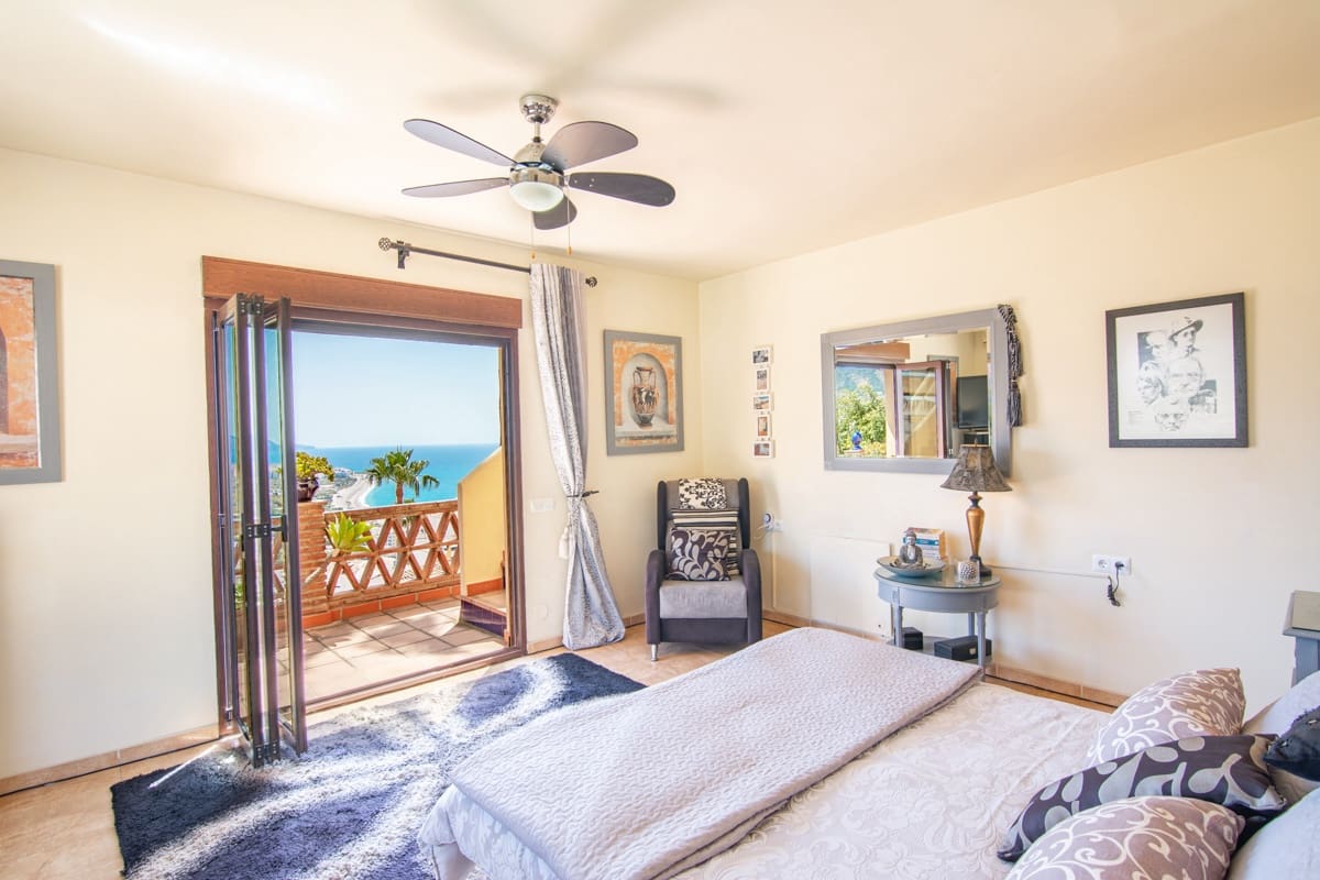 4 Zimmer Villa zu verkaufen in Nerja mit Pool - 1.750.000 € (Ref: 9807766)