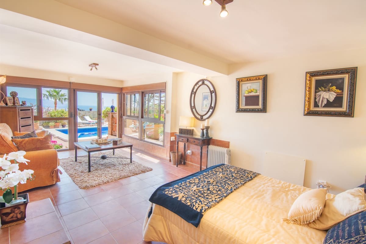 4 Zimmer Villa zu verkaufen in Nerja mit Pool - 1.750.000 € (Ref: 9807766)