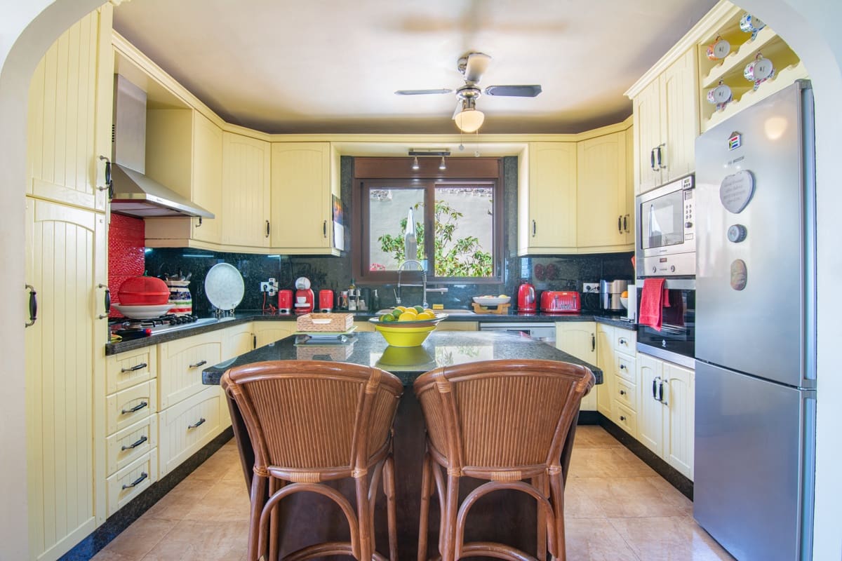 4 Zimmer Villa zu verkaufen in Nerja mit Pool - 1.750.000 € (Ref: 9807766)