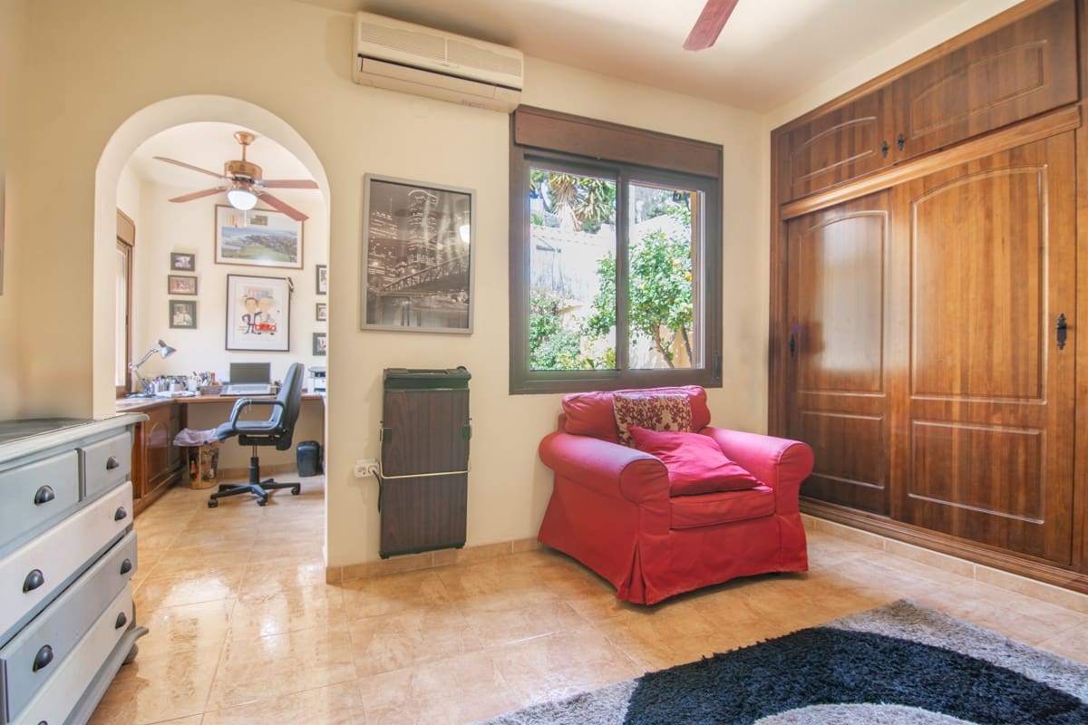 4 Zimmer Villa zu verkaufen in Nerja mit Pool - 1.750.000 € (Ref: 9807766)