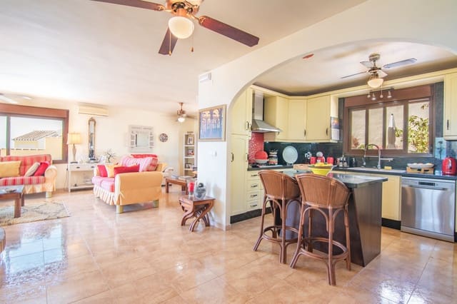 4 Zimmer Villa zu verkaufen in Nerja mit Pool - 1.750.000 € (Ref: 9807766)