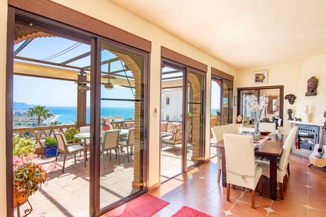 4 Zimmer Villa zu verkaufen in Nerja mit Pool - 1.750.000 € (Ref: 9807766)