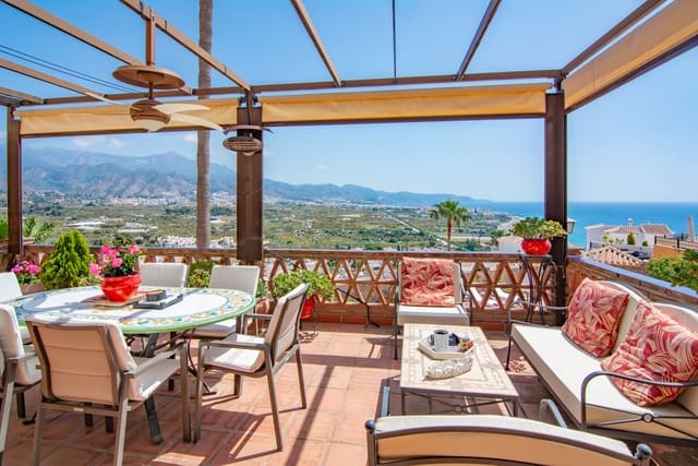 4 Zimmer Villa zu verkaufen in Nerja mit Pool - 1.750.000 € (Ref: 9807766)