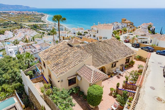 4 Zimmer Villa zu verkaufen in Nerja mit Pool - 1.750.000 € (Ref: 9807766)