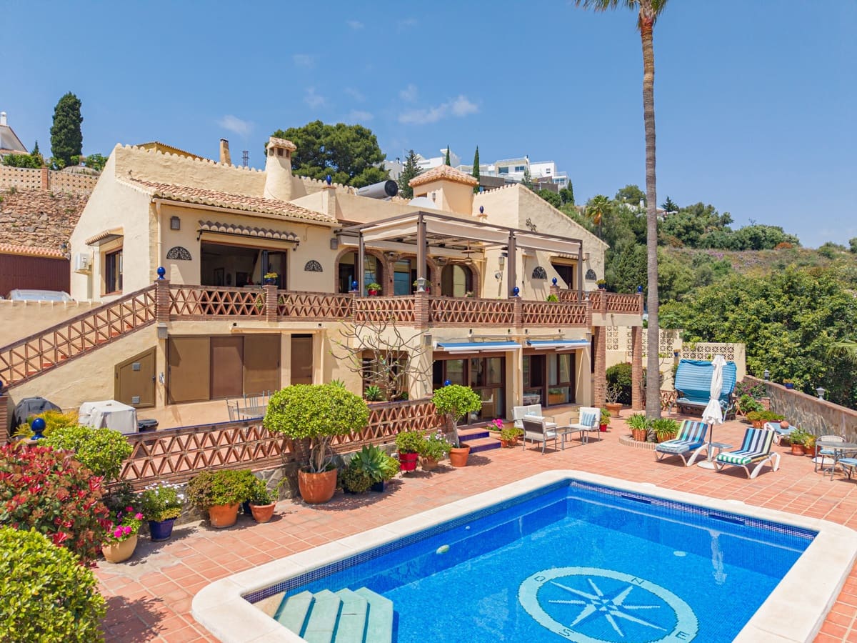 4 Zimmer Villa zu verkaufen in Nerja mit Pool - 1.750.000 € (Ref: 9807766)