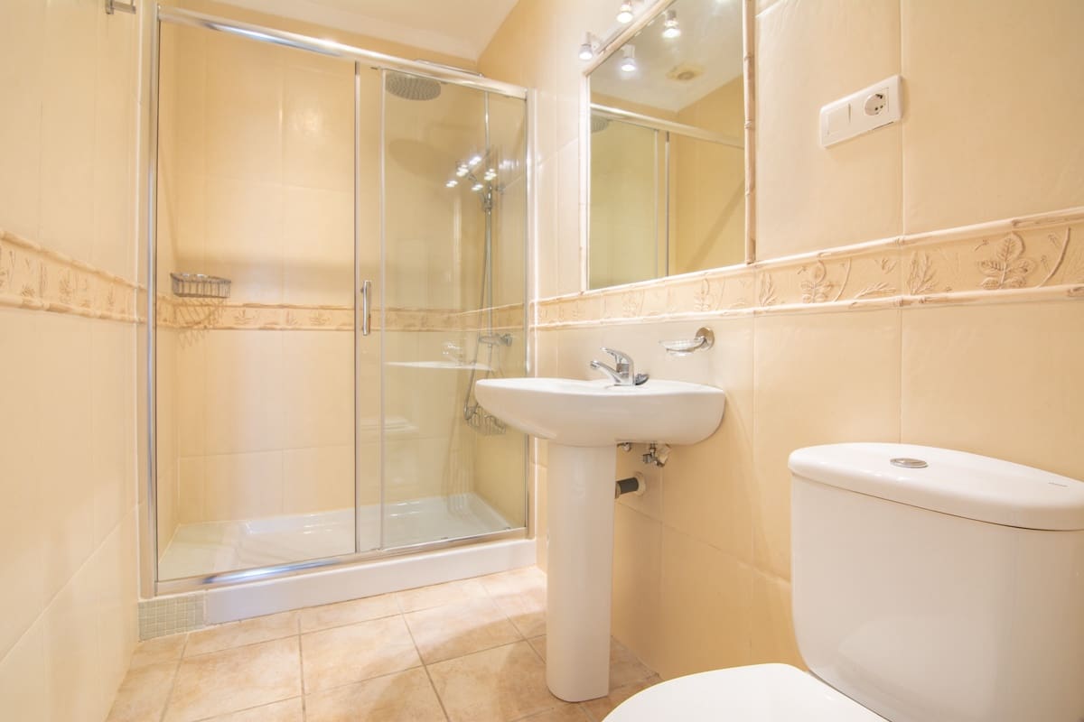 2 bedroom Apartment for sale in Nerja with pool - € 375,000 (Ref: 9835968)