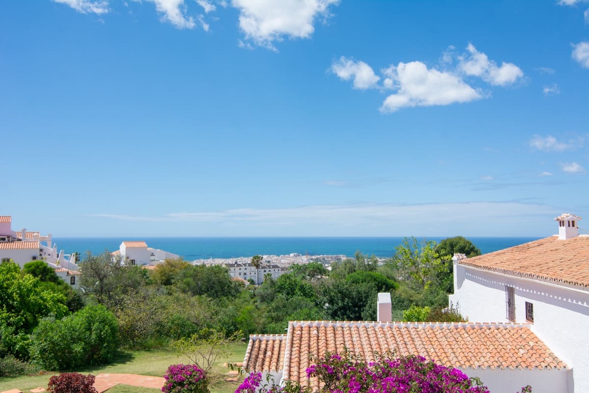 2 bedroom Apartment for sale in Nerja with pool - € 375,000 (Ref: 9835968)