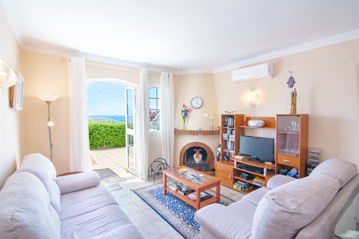 2 bedroom Apartment for sale in Nerja with pool - € 375,000 (Ref: 9835968)