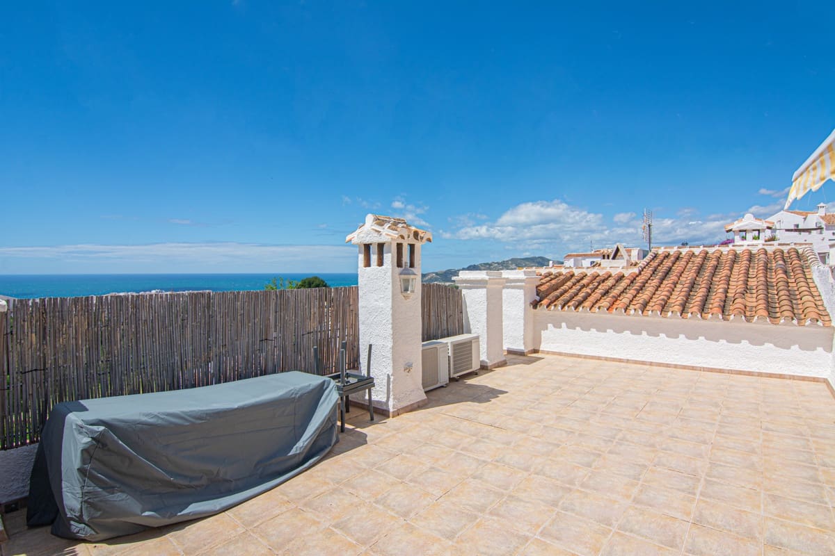 2 bedroom Apartment for sale in Nerja with pool - € 375,000 (Ref: 9835968)
