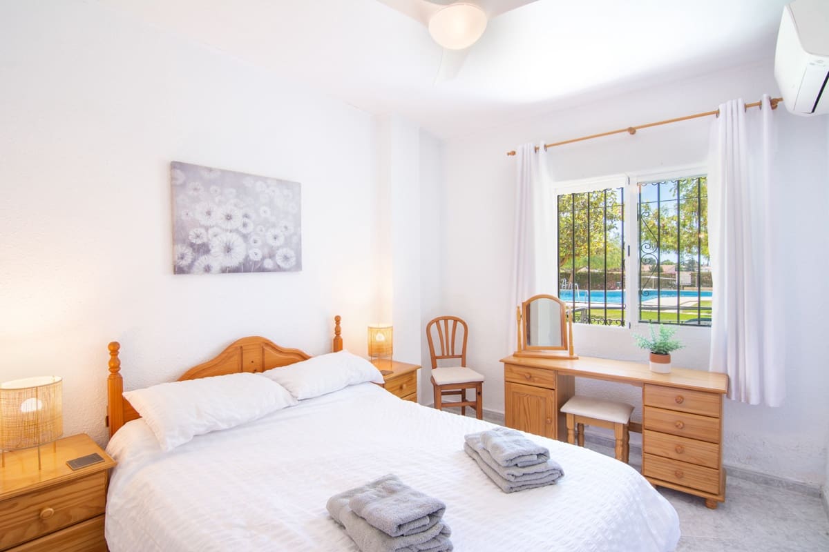 2 bedroom Apartment for sale in Nerja with pool - € 299,000 (Ref: 9838959)