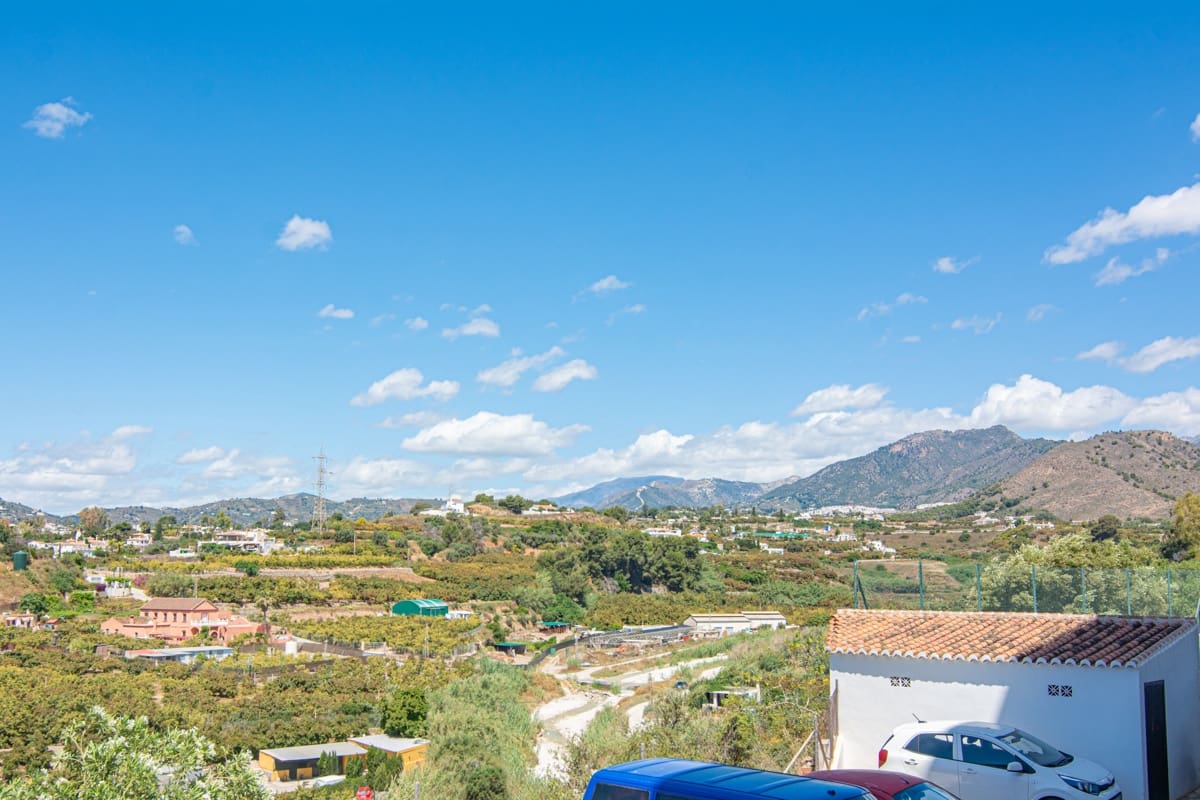 2 bedroom Apartment for sale in Nerja with pool - € 299,000 (Ref: 9838959)