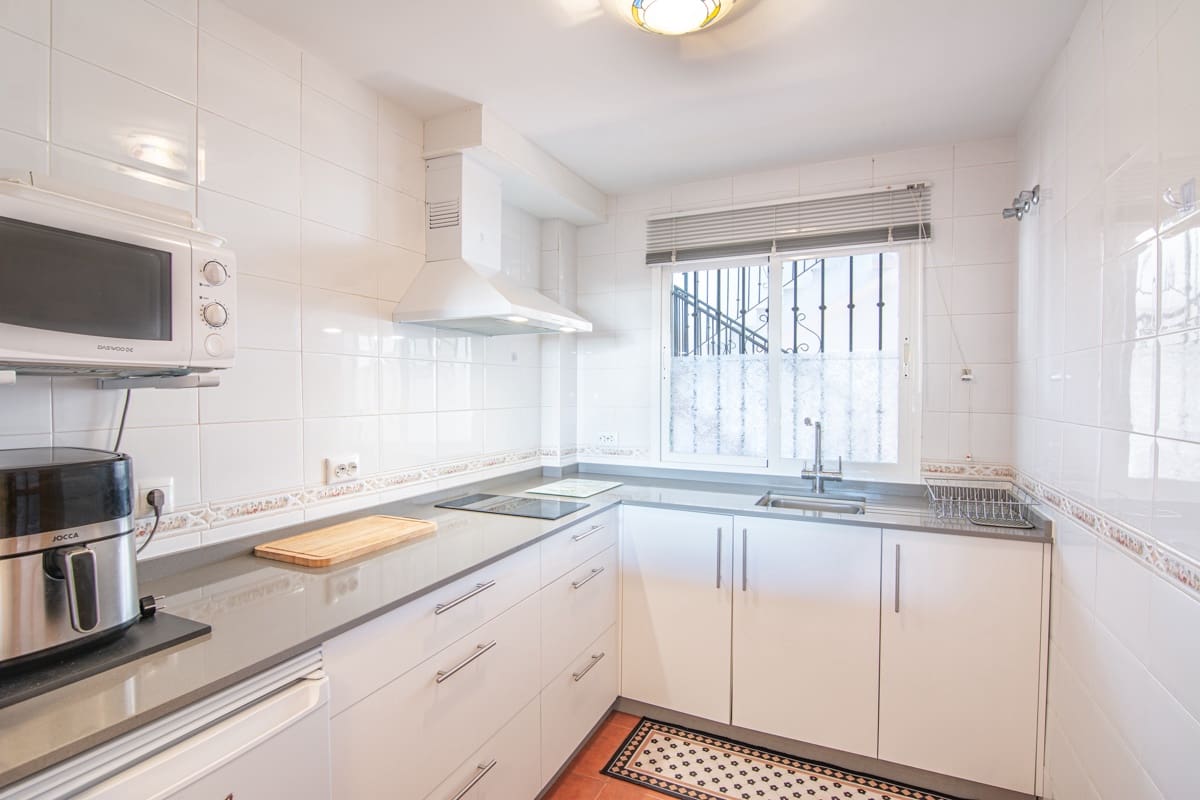 2 bedroom Apartment for sale in Nerja with pool garage - € 359,000 (Ref: 9855058)