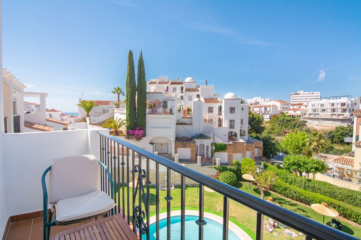 2 bedroom Apartment for sale in Nerja with pool garage - € 359,000 (Ref: 9855058)
