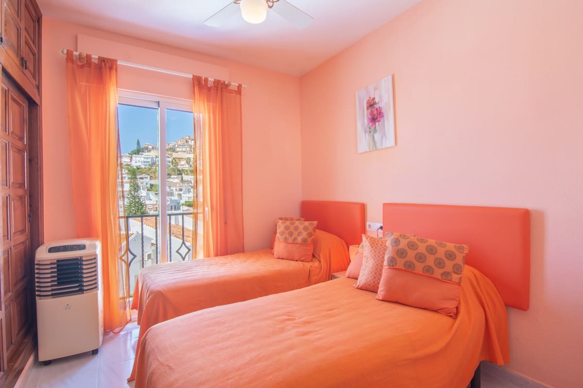 4 soveværelse Villa til salg i Nerja med swimmingpool - € 649.000 (Ref: 9866679)
