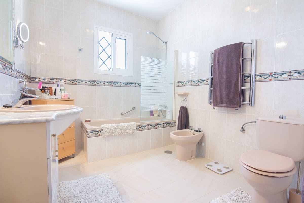 4 soveværelse Villa til salg i Nerja med swimmingpool - € 649.000 (Ref: 9866679)