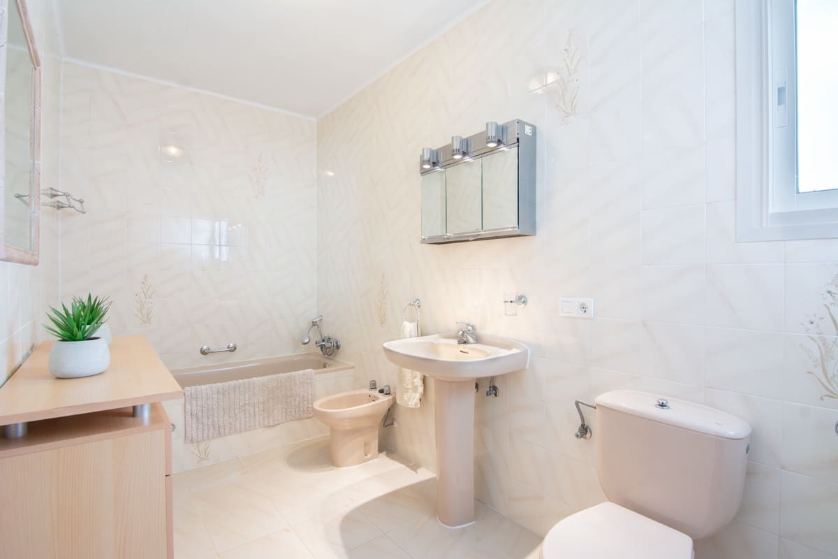 4 soveværelse Villa til salg i Nerja med swimmingpool - € 649.000 (Ref: 9866679)