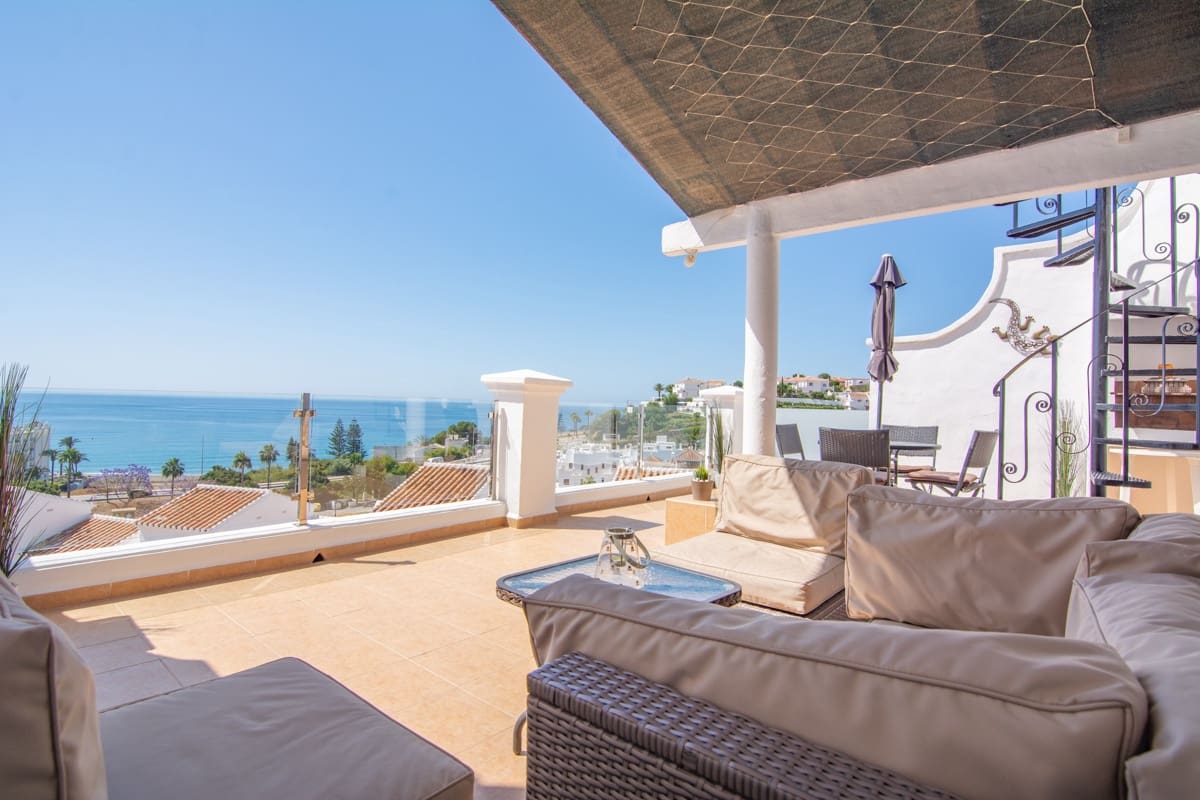 4 soveværelse Villa til salg i Nerja med swimmingpool - € 649.000 (Ref: 9866679)