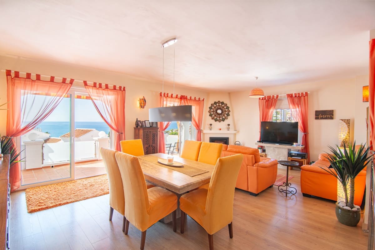 4 soveværelse Villa til salg i Nerja med swimmingpool - € 649.000 (Ref: 9866679)
