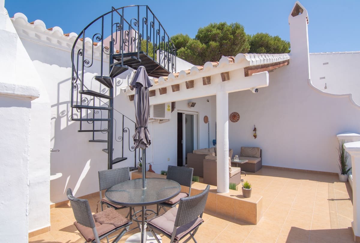 4 soveværelse Villa til salg i Nerja med swimmingpool - € 649.000 (Ref: 9866679)