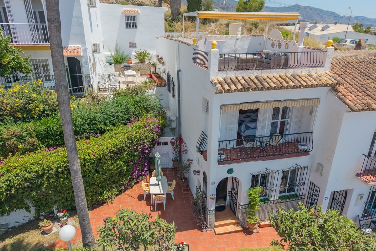 2 soveværelse Byhus til salg i Nerja med swimmingpool - € 365.000 (Ref: 9868287)