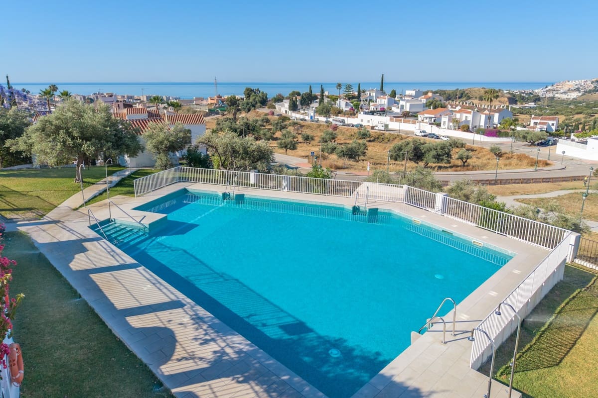 2 soveværelse Byhus til salg i Nerja med swimmingpool - € 365.000 (Ref: 9868287)