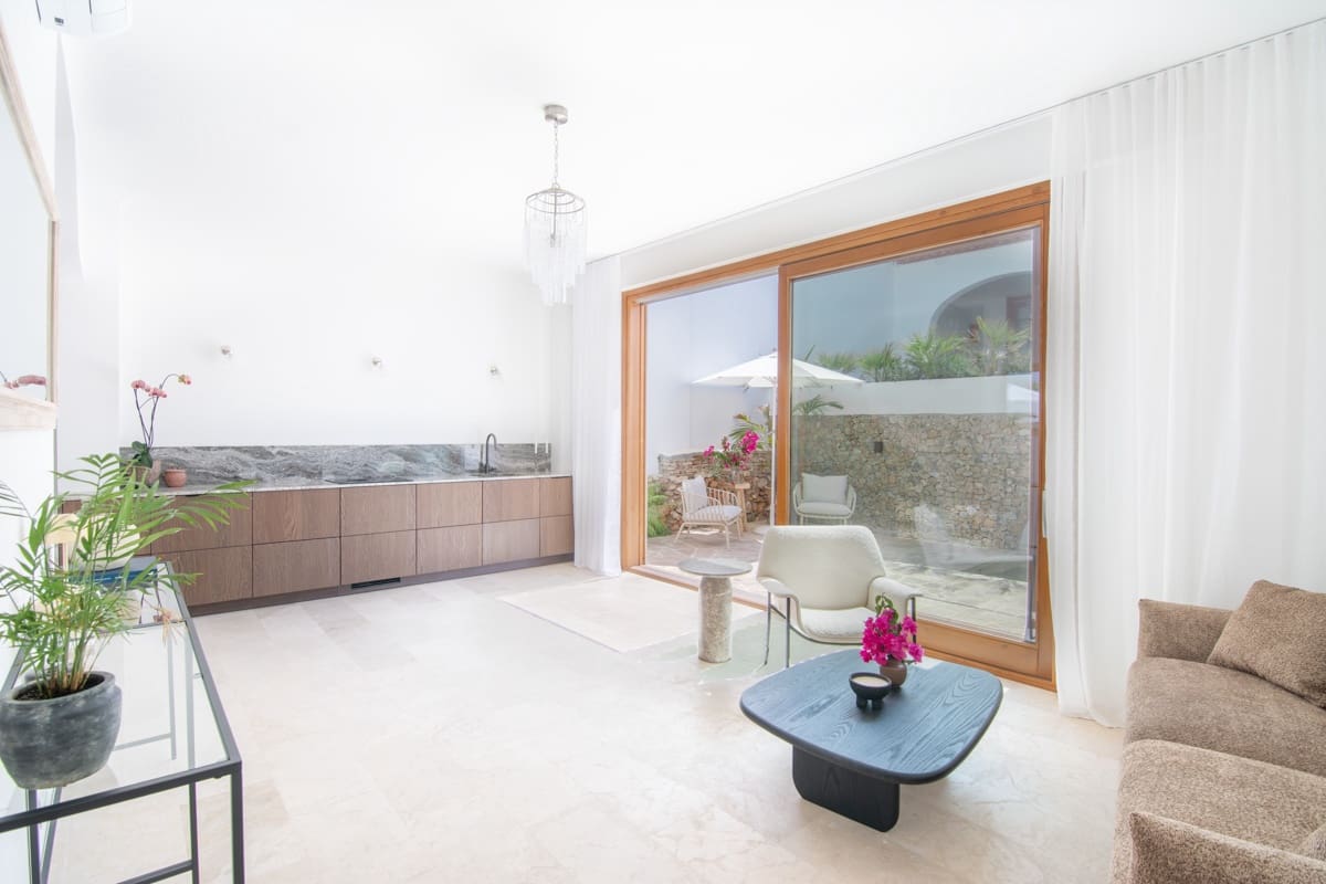 2 bedroom Townhouse for sale in Nerja with pool - € 690,000 (Ref: 9880651)
