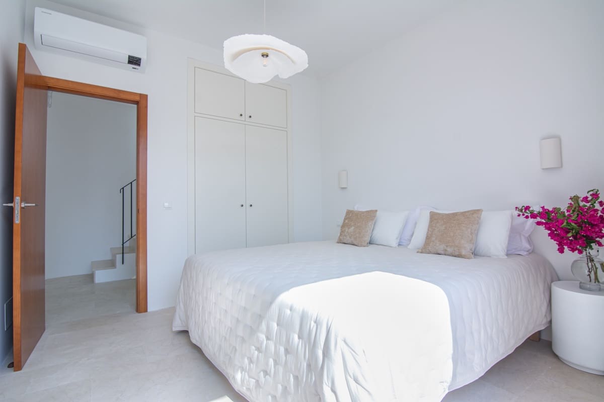 2 bedroom Townhouse for sale in Nerja with pool - € 690,000 (Ref: 9880651)
