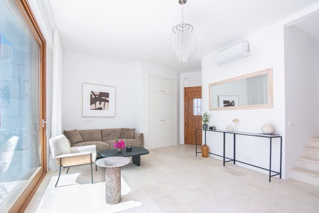 2 soverom Hus til salgs i Nerja med svømmebasseng - € 690 000 (Ref: 9880651)