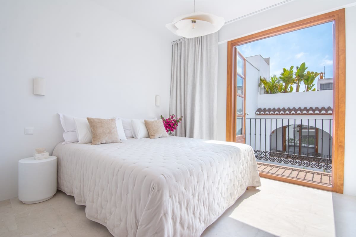 2 bedroom Townhouse for sale in Nerja with pool - € 690,000 (Ref: 9880651)